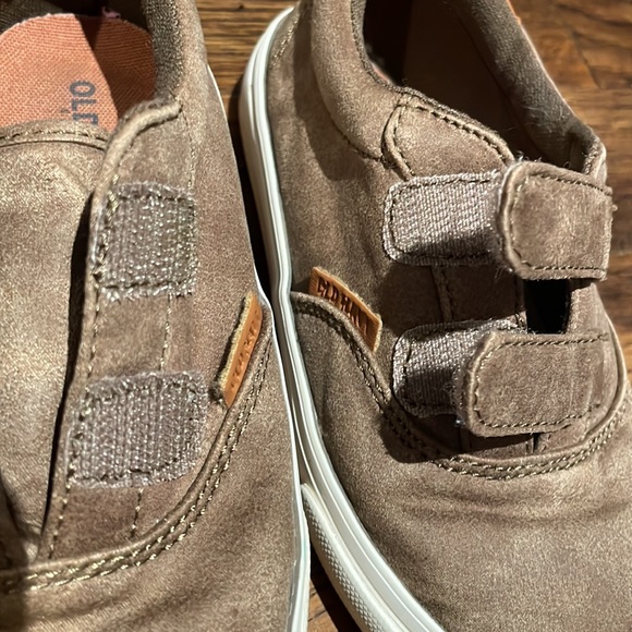 Toddler 8 Brown Sneakers - Picture 7 of 7